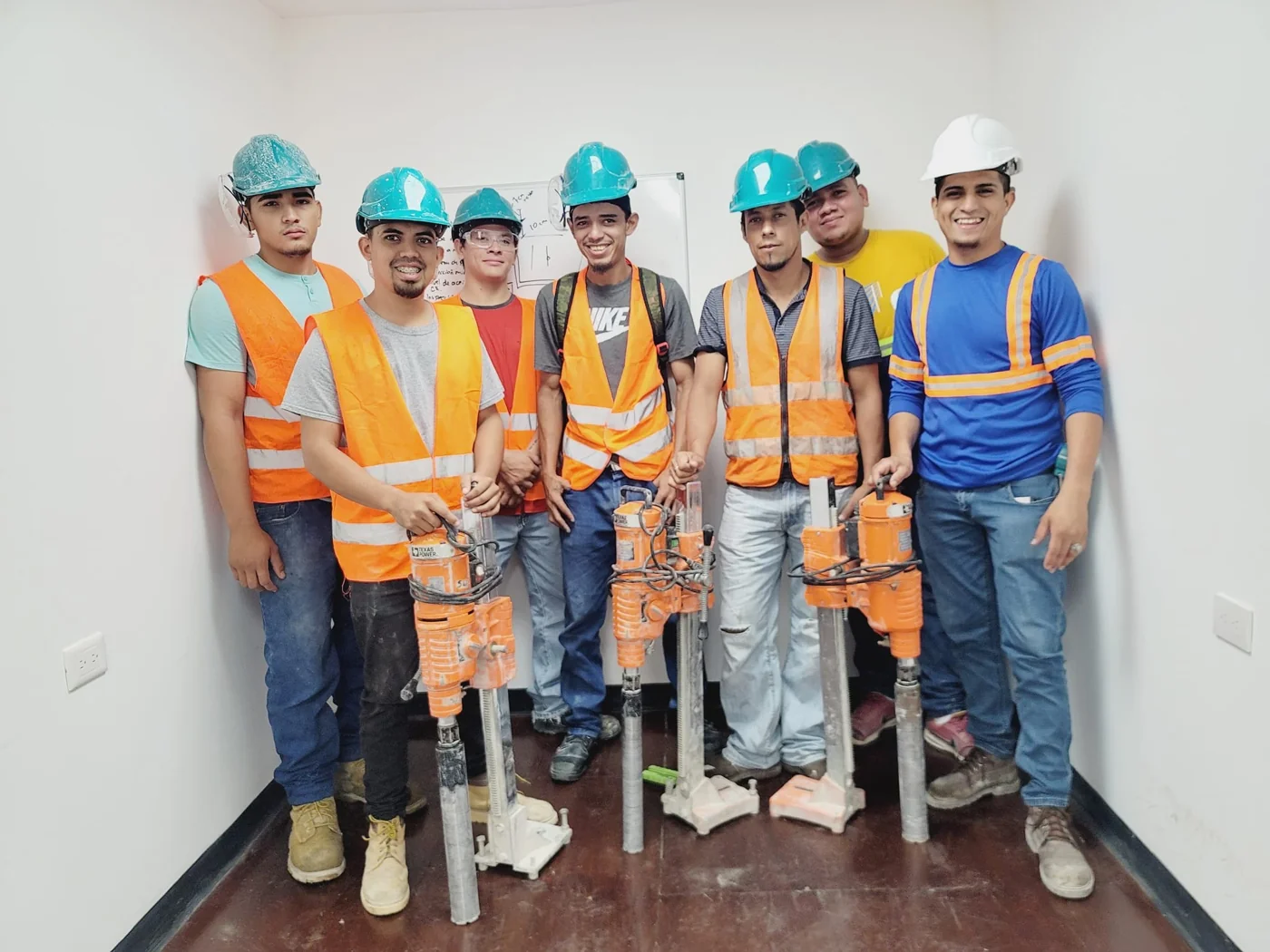 Equipo de ingenieros y técnicos de Sobalvarro Consultores, SOLAB y SolTop